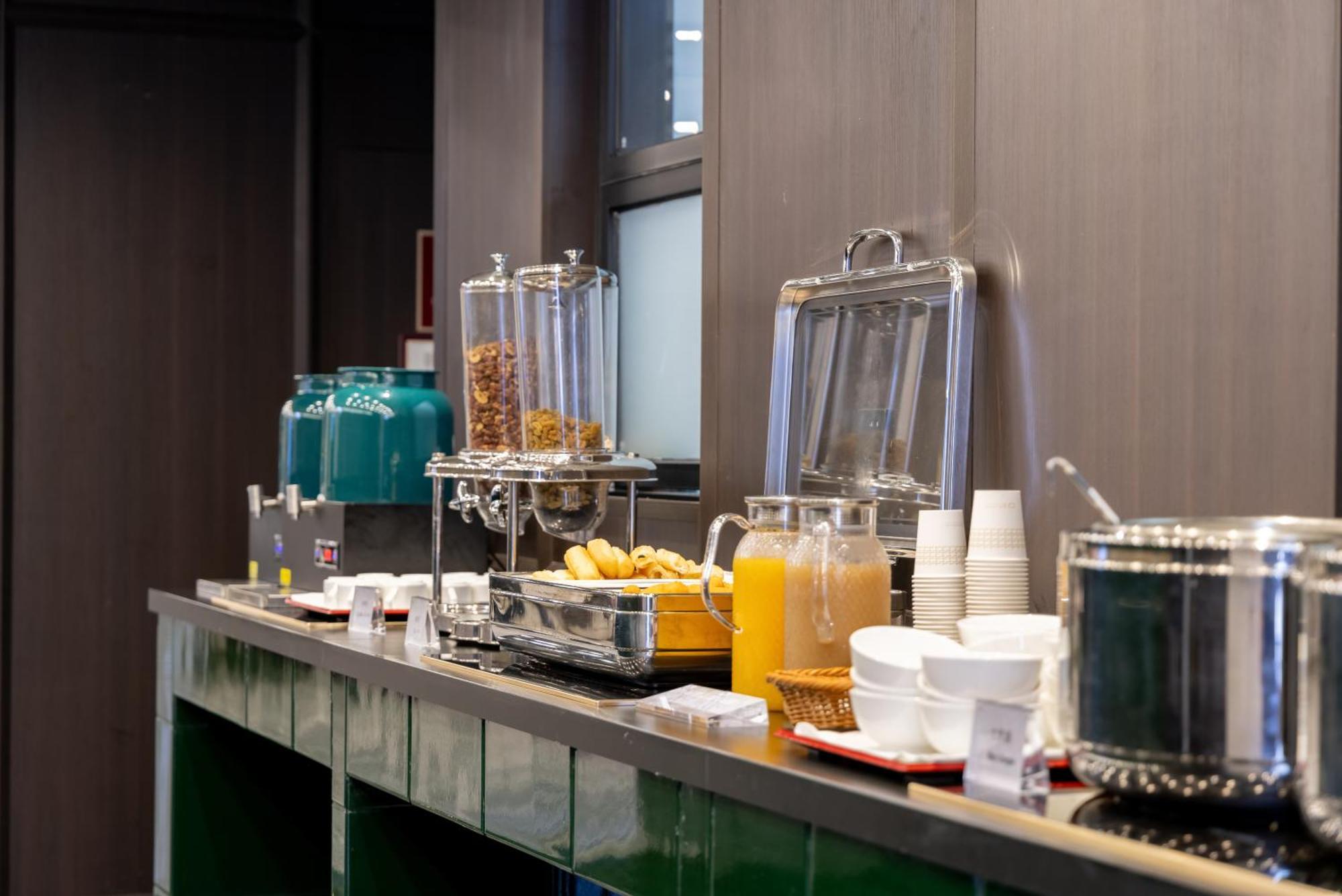 Beijing Tangfu Sanlitun Boutique Hotel---Breakfast, Restaurant And Bar, Close To Tian'Anmen Square Forbidden City Temple Of Heaven, Laundry, Gym, Robot, Ticket Service, Located In City Center Subway Line 2, One Station To Airport Express Bagian luar foto